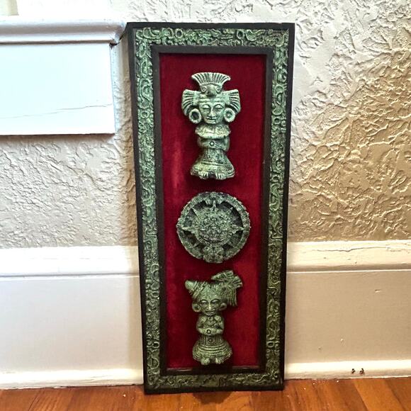 Vintage Aztec Crushed Malachite Over Red Velvet Folk Art Hanging Wall Plaque - Picture 10 of 14